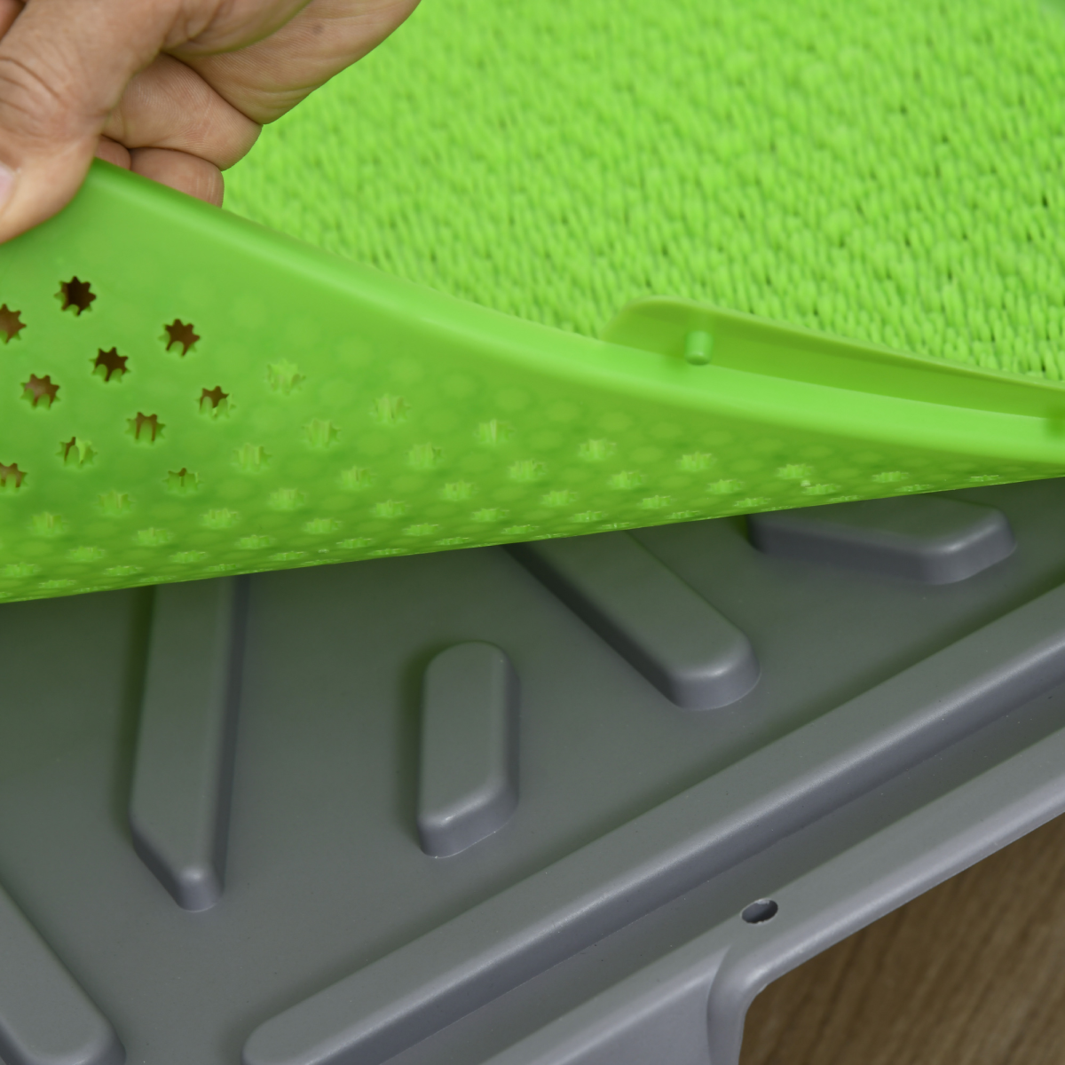 Dog Toilet Potty Tray with 2 Artificial Grass Pads, 67 x 41cm - Green